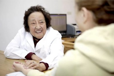 柴嵩岩：女性舌诊舌色的辩证方法