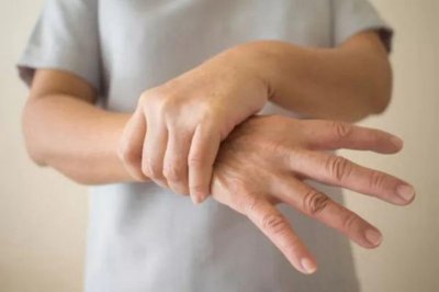中医用化痰清热活血化瘀治疗手抖医案